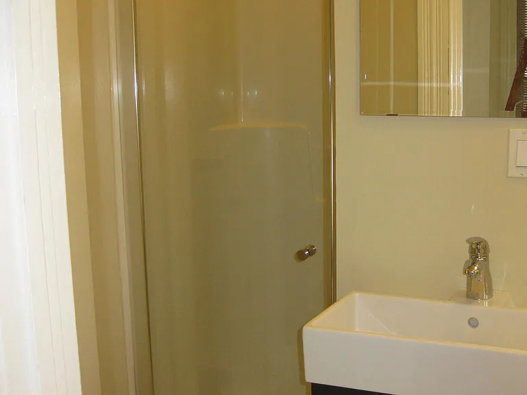 Shower, no tub