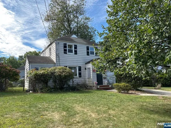 12 Lerome Pl, Teaneck, NJ 07666