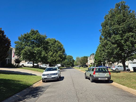 5th image of 1922 Leesburg Dr