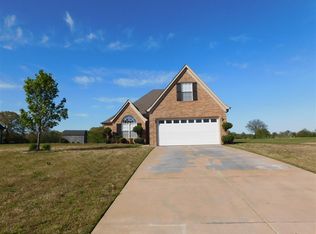 6588 Anna May Dr, Walls, MS 38680