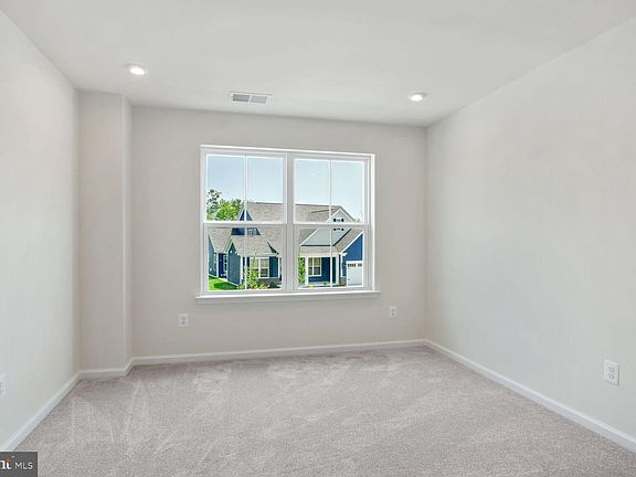 5th image of 36133 Windsor Park Dr