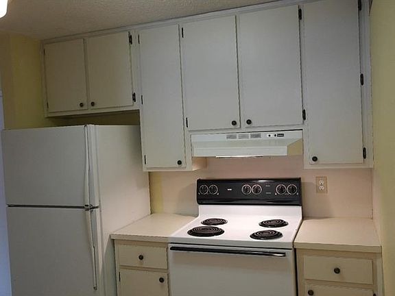 3rd image of 900 Avenue Z SE APT E5