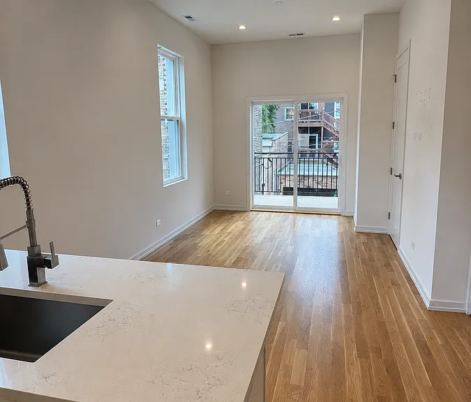 822 N Winchester Ave #2R — Photo 2