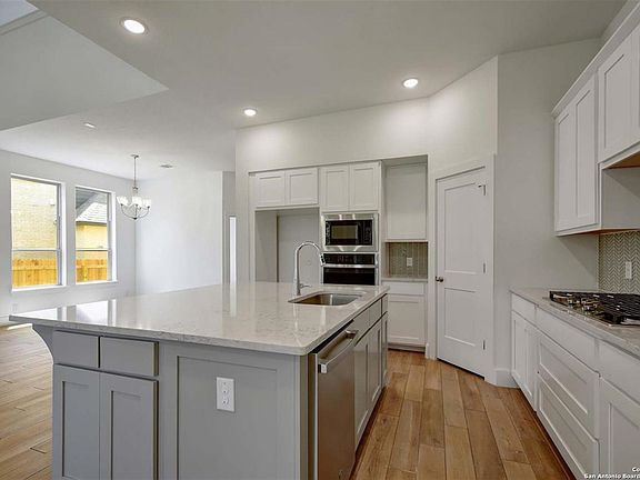 5th image of 2912 Edinburgh Park