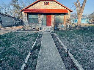 308 W Barnett St, Kerrville, TX 78028