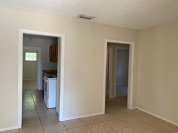 3rd image of 3502 Lindell Ave
