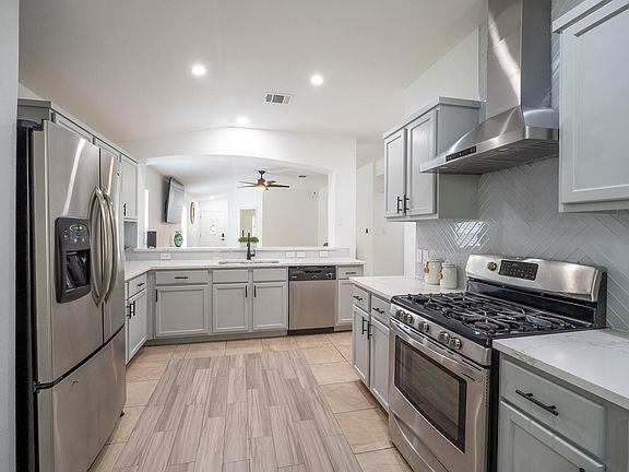 3rd image of 3900 Sojourner St