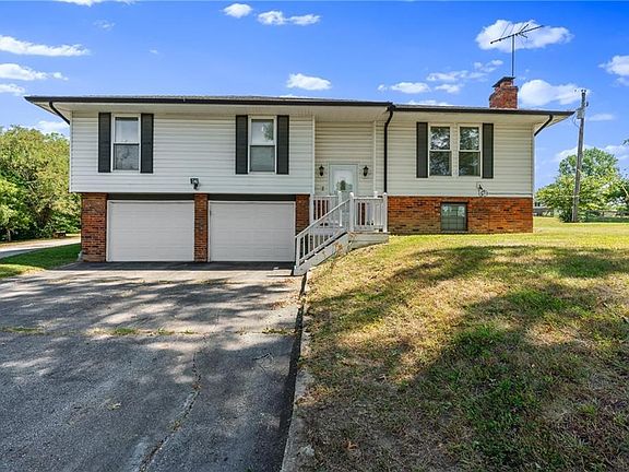 2nd image of 6547 SE Horseshoe Dr