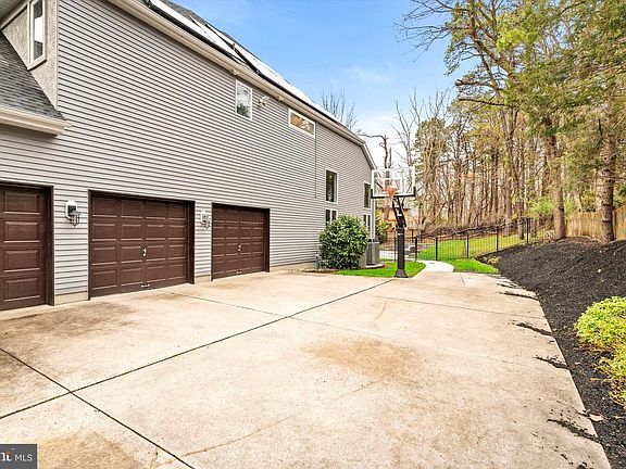 4th image of 5 Oak Ridge Ct