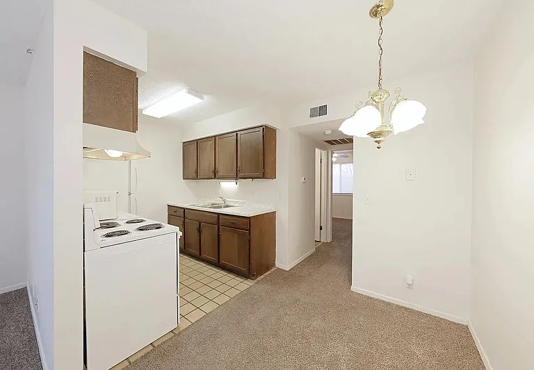 2825 N 47th St #2 — Photo 4