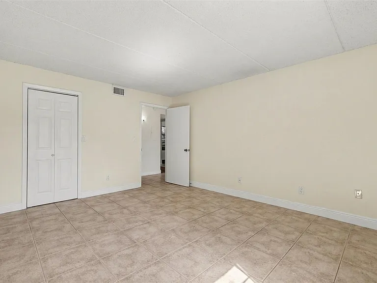 2845 Somerset Park Dr #101 — Photo 15