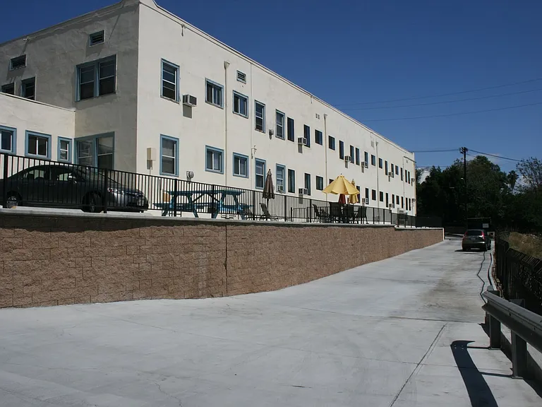 Ave 63 Apartments — Photo 24