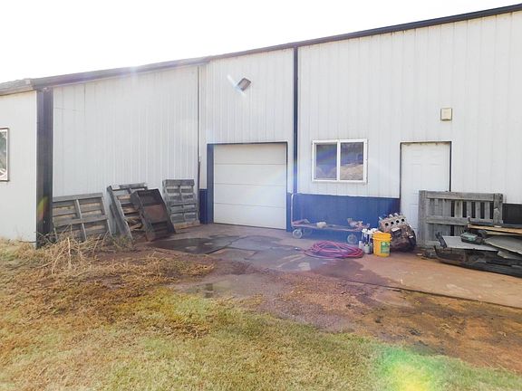 5th image of 510 E Aspen Ave