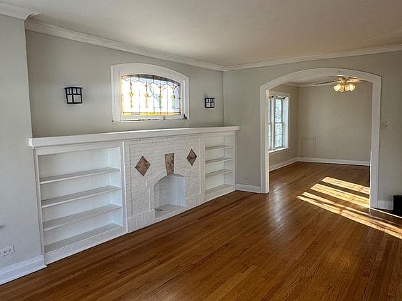 5th image of 2510-2512 W Belle Plaine Ave #2E