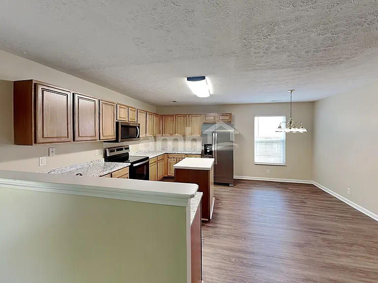 119 Crestwood Ln — Photo 5