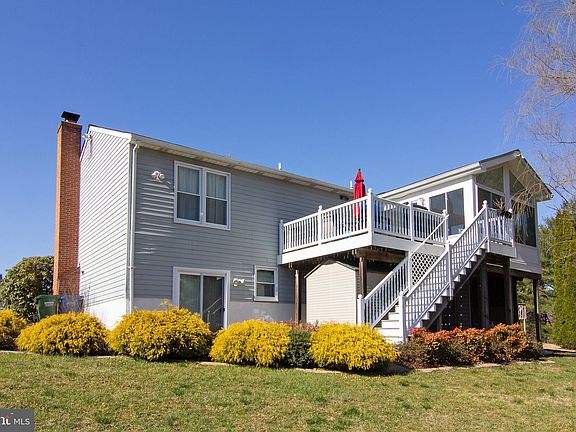 2nd image of 403 Montgomery Ct
