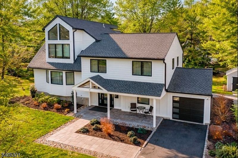1st image of 17 Badgley Dr