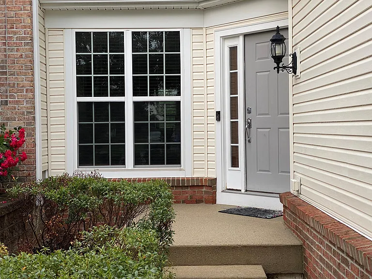 1817 Emerald Dr — Photo 2