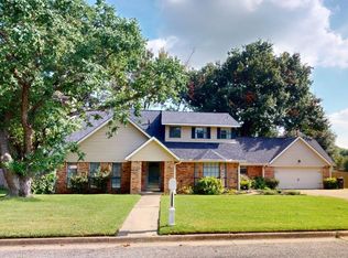 908 Rolling Dr, Athens, TX 75751