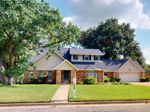 908 Rolling Dr, Athens, TX 75751
