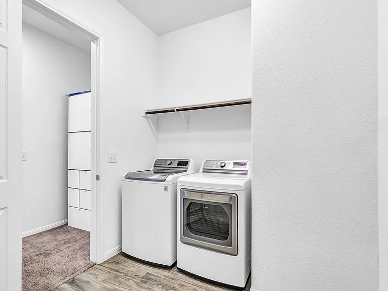 2907 Zelma Dr — Photo 24