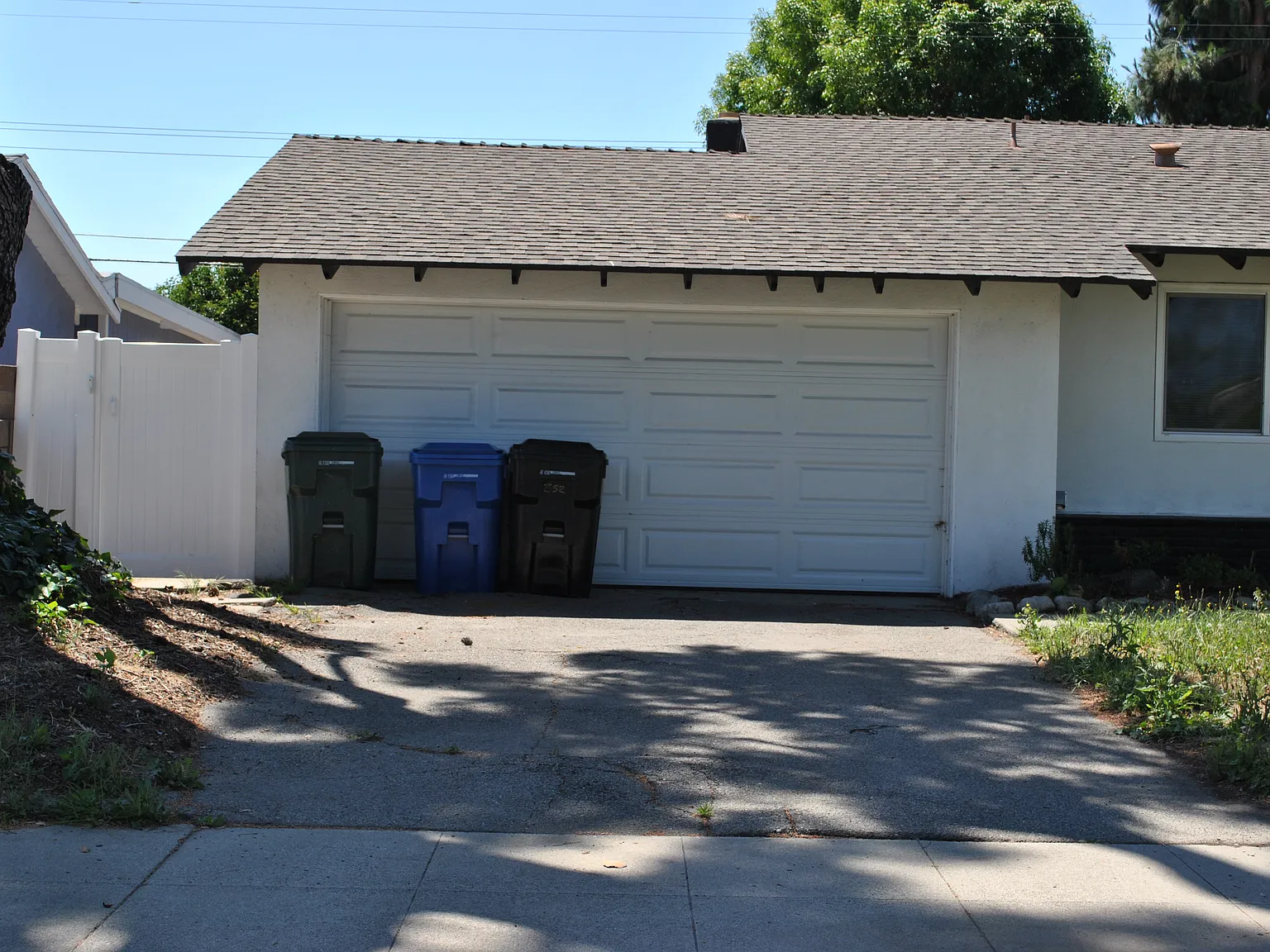 6 bed, 1353 sqft, $1,100 — Photo 3