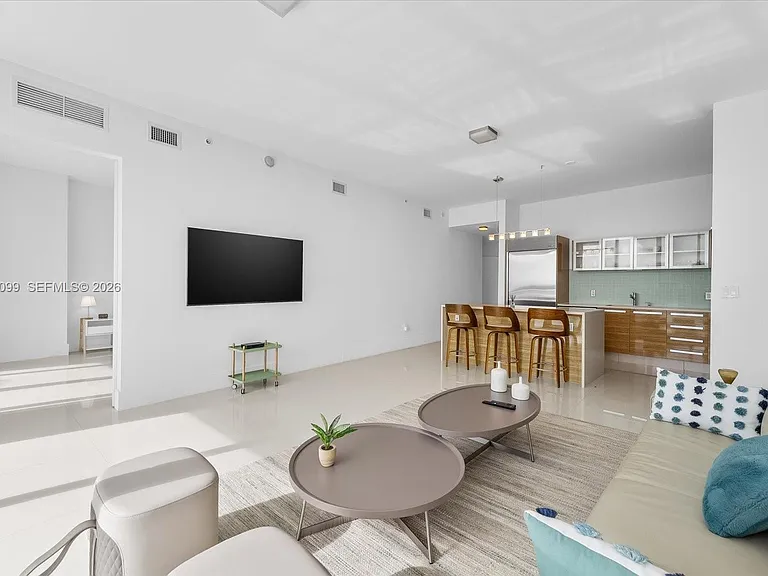 2020 N Bayshore Dr #605 — Photo 8