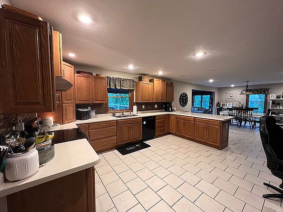 3rd image of 2616 Korn St