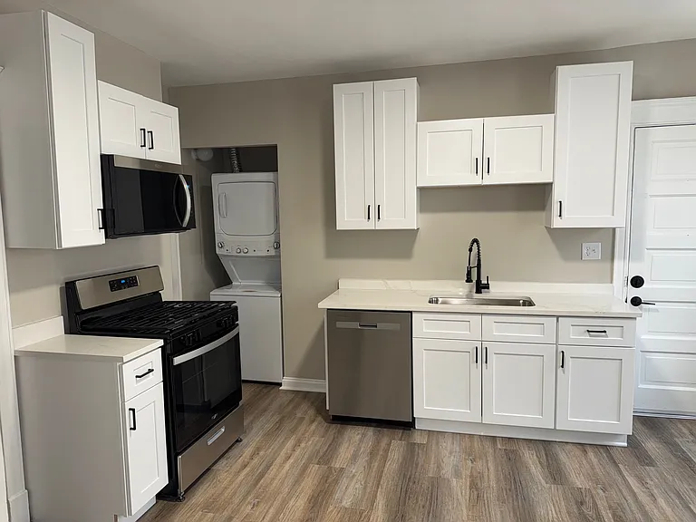 2360 S Sacramento Ave #1R — Photo 13