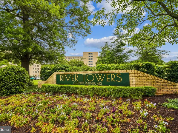 6631 Wakefield Dr APT 811, Alexandria, VA 22307