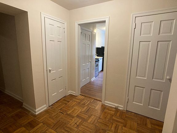5th image of 2856 Thornhill Rd