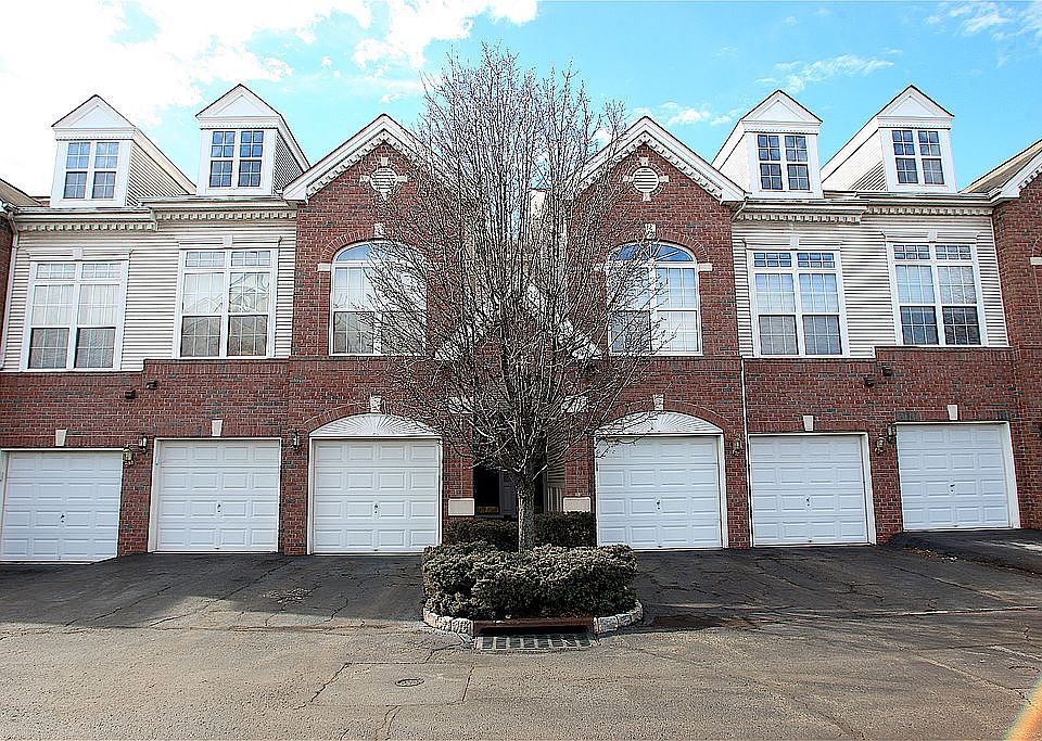 1st image of 121 Rock Creek Dr