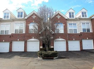 121 Rock Creek Dr, Clifton, NJ 07014