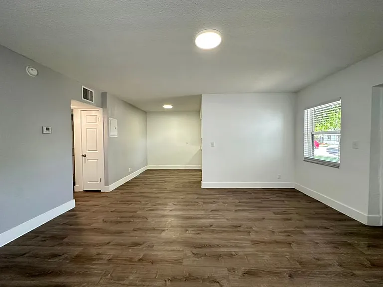3616-3660 NE 11th Ave — Photo 31