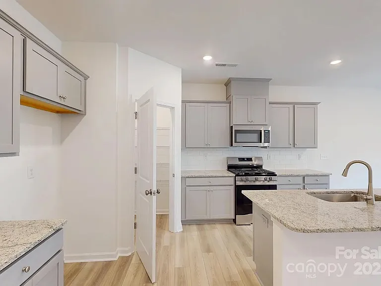3216 Lilac Grove Dr — Photo 5