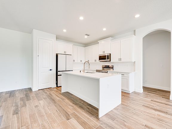 5th image of 630 SE Dean Terrace