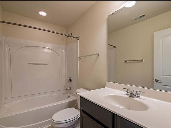 4th image of 12 Plumas Dr