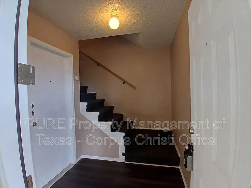 2 bed, 2.5 bath, 1670 sqft, $1,600 — Photo 4