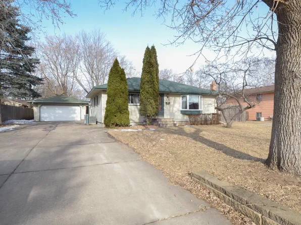 528 5th St NW, Elk River, MN 55330