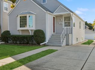 7749 W Palatine Ave, Chicago, IL 60631