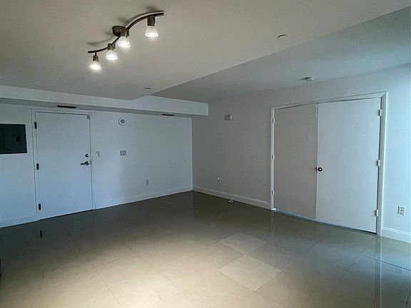 5th image of 7600 Collins Avenue #914