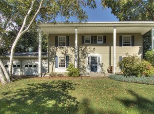 8 Surrey Ln, Poughkeepsie, NY 12603