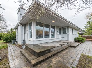 96 Lotta Ave #A, Ottawa, ON K2G 2B9