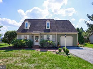 306 Bracken Dr, Lancaster, PA 17601