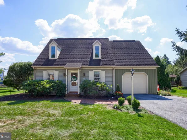 306 Bracken Dr, Lancaster, PA 17601