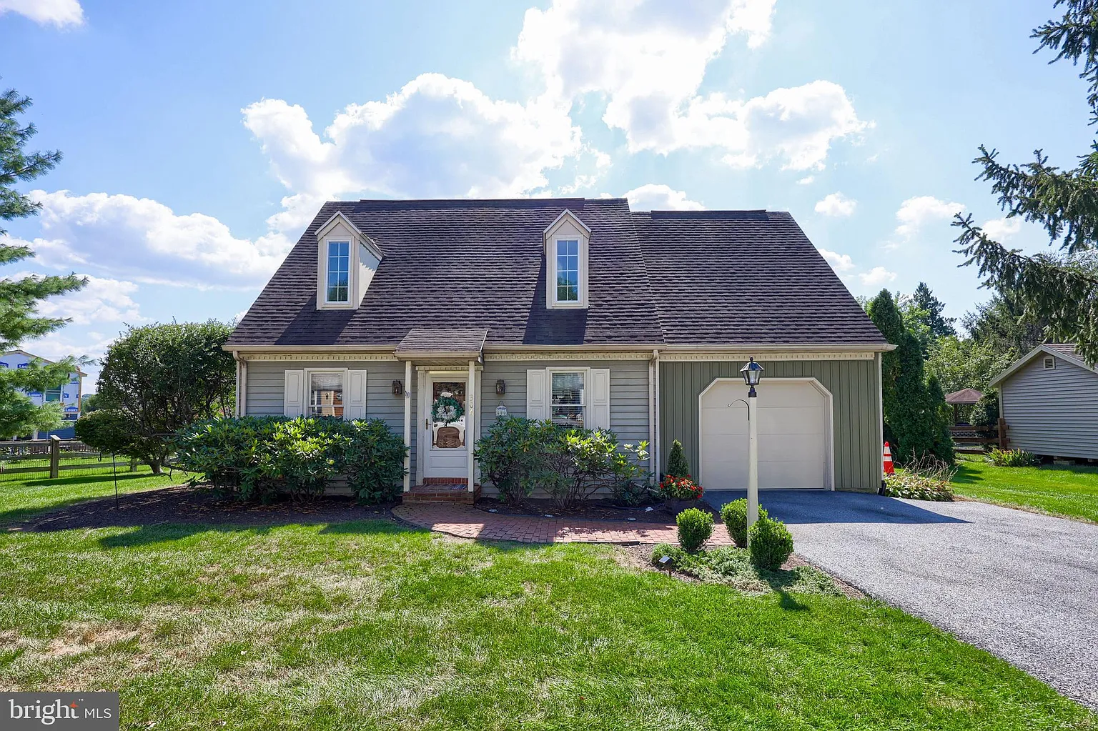 306 Bracken Dr photo 1