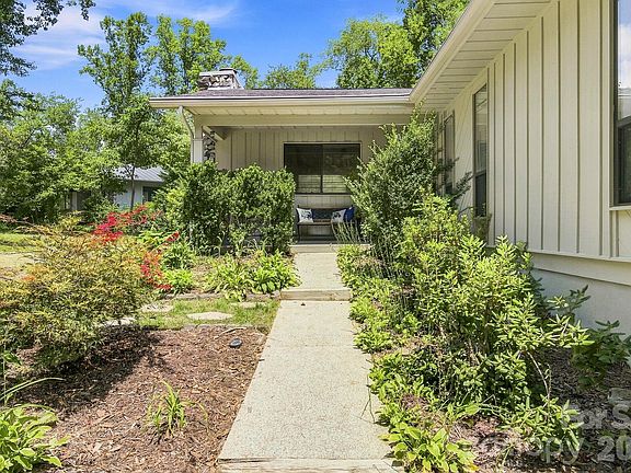 2nd image of 3020 Chestnut Tree Rd