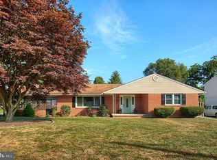 904 Gobin Dr, Carlisle, PA 17013