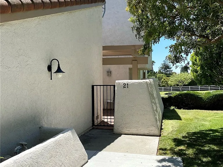 21 Seaview Dr S — Photo 3
