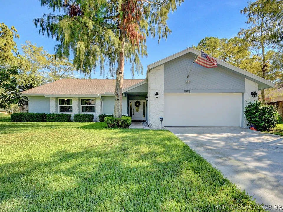 1098 Primrose Ln